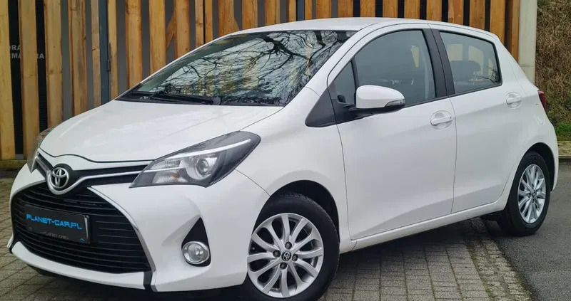 toyota yaris małopolskie Toyota Yaris cena 38900 przebieg: 98000, rok produkcji 2015 z Jedlina-Zdrój